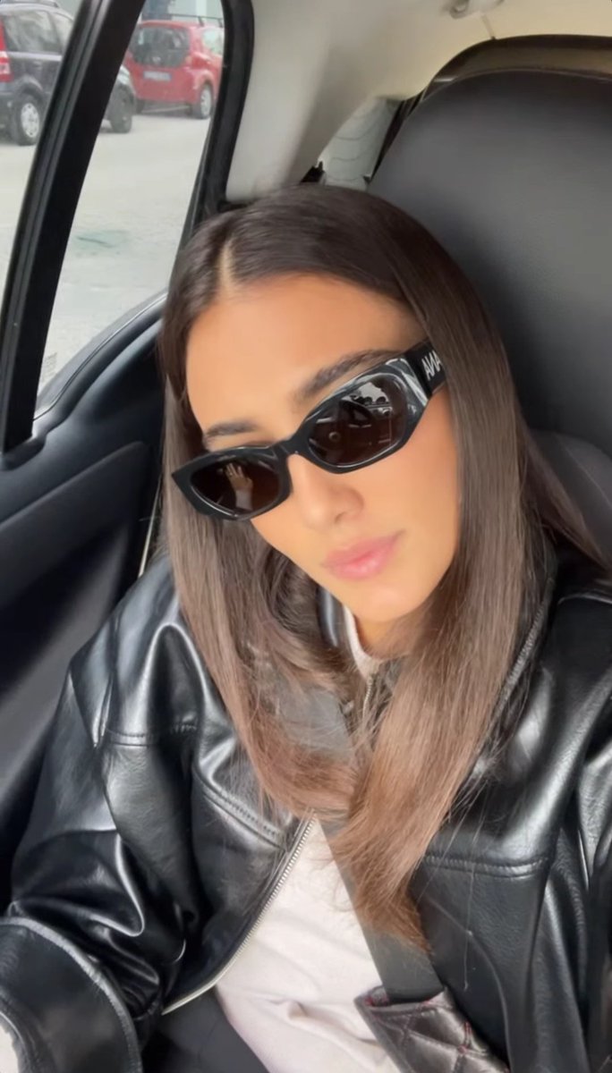 Sendo que ela realmente tá indo buscar o ipad e o iphone