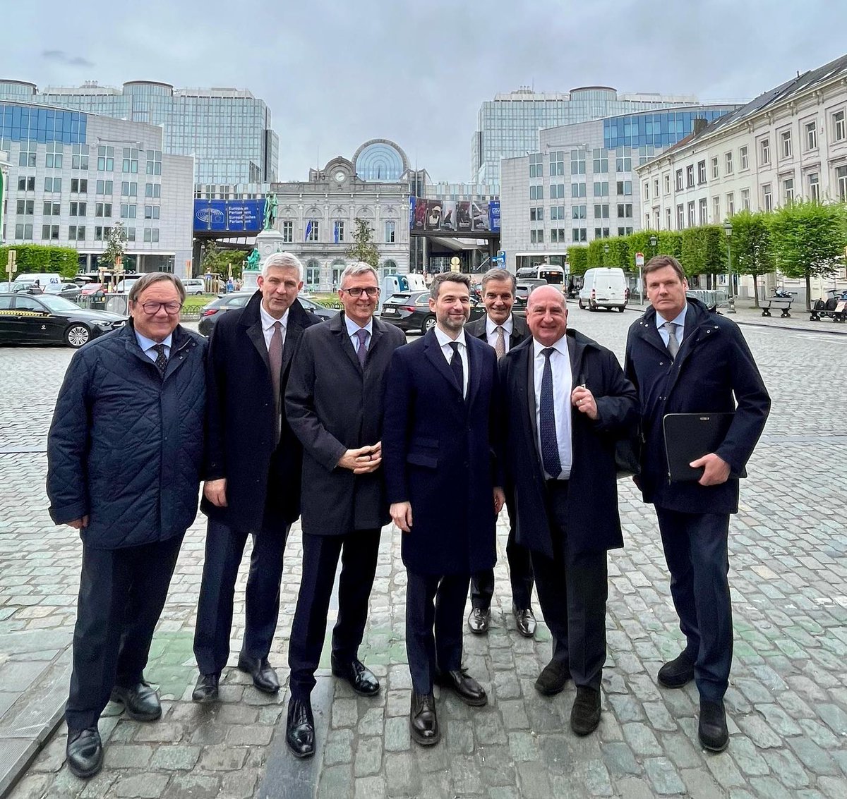 Fabrice Le Saché (@f_lesache) on Twitter photo À #Bruxelles avec la <a href="/FNTP_info/">Les Travaux Publics</a>
Une journée consacrée aux infrastructures 🚧 (transport, réseau d’eau, énergie..)
Des sujets nombreux : neutralité technologique, financement des investissements, maintenance des infra, interconnexions UE, marché public…
Le <a href="/medef/">Mouvement des Entreprises de France</a> mobilisé ! 🇫🇷🇪🇺 À #Bruxelles avec la <a href="/FNTP_info/">Les Travaux Publics</a>
Une journée consacrée aux infrastructures 🚧 (transport, réseau d’eau, énergie..)
Des sujets nombreux : neutralité technologique, financement des investissements, maintenance des infra, interconnexions UE, marché public…
Le <a href="/medef/">Mouvement des Entreprises de France</a> mobilisé ! 🇫🇷🇪🇺