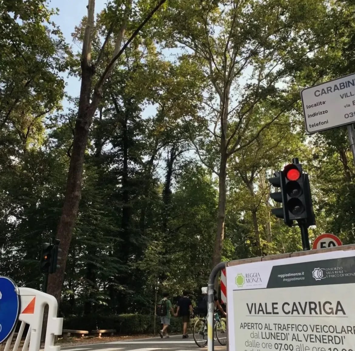 ⚠️ ATTENZIONE

❌️ ALLERTA VENTO FORTE PER DOMANI 17/4
Avviso: l’allerta diffusa dalla Protezione Civile prevede forti raffiche di vento che potranno raggiungere i 70 km/h.
 17aprile CHIUSURA Parco di Monza compreso Viale Cavriga e Giardini Reali.

Info 
reggiadimonza.it/cosa-accade/ne…