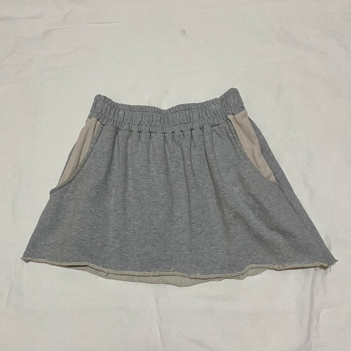 bbapnt's tweet photo. ประโปรงเทา ออกแนว y2k 10.-
👚เอว 24-40 สพ.34-38 ยาว 12

#เสื้อผ้ามือสอง #เสื้อผ้ามือ2 #เสื้อผ้าสไตล์เกาหลี #ส่งต่อเสื้อผ้า #ส่งต่อเสื้อผ้า #โล๊ะตู้ #โล๊ะตู้เสื้อผ้า #เสื้อผ้าสไตล์เกาหลี #เสื้อผ้าราคาถูก #เสื้อผ้าแฟชั่น #y2kthailand #เสื้อครอป #ส่งต่อ #เสื้อผ้าเกาหลี https://t.co/lvCTQvDUzO