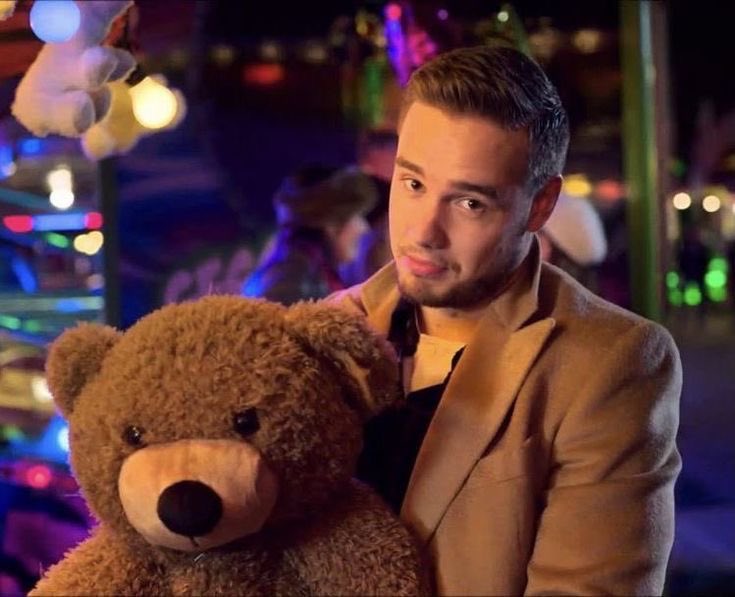 music_liampayne's tweet photo. Hey Liam stans💛

Today is a hard day for all of us. We’re here for you if you need someone to talk to💕Let’s lift each other up and send all the love and positive vibes to Liam’s friends, family and all his fans💌

Fill the timeline with love using #LPDay and #LiamPayneForever💫 https://t.co/cgkKxsC4AH