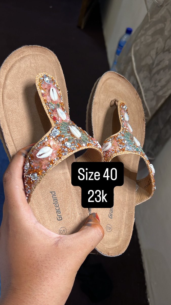 beesmunch's tweet photo. Hey guys! Check out our stunning selection of shoes offered at affordable prices! For details on available sizes and prices, please see below. Available in Kano and Abuja. Please RT https://t.co/qKoywifO22