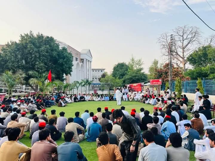 WazirSherwan's tweet photo. #حقوق
#یاازادی

 د پښتون سټوډنټس فېډرېشن پيښور پوهنتون  له خؤا  نن په فقير ايپى لان پيښور پوهنتون کي
( مائنز
 اېنډ منرل اېکټ 2025)  سټډي سرکل تر سره شوه  چي پکي ويناوال مولانا خانزيب وه .
پښتون سټوډنټس فیډریشن پىښور پوهنتون 🚩
#PSFUOP🚩 
@babaksardar 
@AimalWali 
@Khadimhussain4 https://t.co/tXJxvmgtql