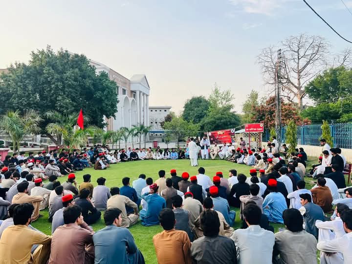 WazirSherwan's tweet photo. #حقوق
#یاازادی

 د پښتون سټوډنټس فېډرېشن پيښور پوهنتون  له خؤا  نن په فقير ايپى لان پيښور پوهنتون کي
( مائنز
 اېنډ منرل اېکټ 2025)  سټډي سرکل تر سره شوه  چي پکي ويناوال مولانا خانزيب وه .
پښتون سټوډنټس فیډریشن پىښور پوهنتون 🚩
#PSFUOP🚩 
@babaksardar 
@AimalWali 
@Khadimhussain4 https://t.co/tXJxvmgtql
