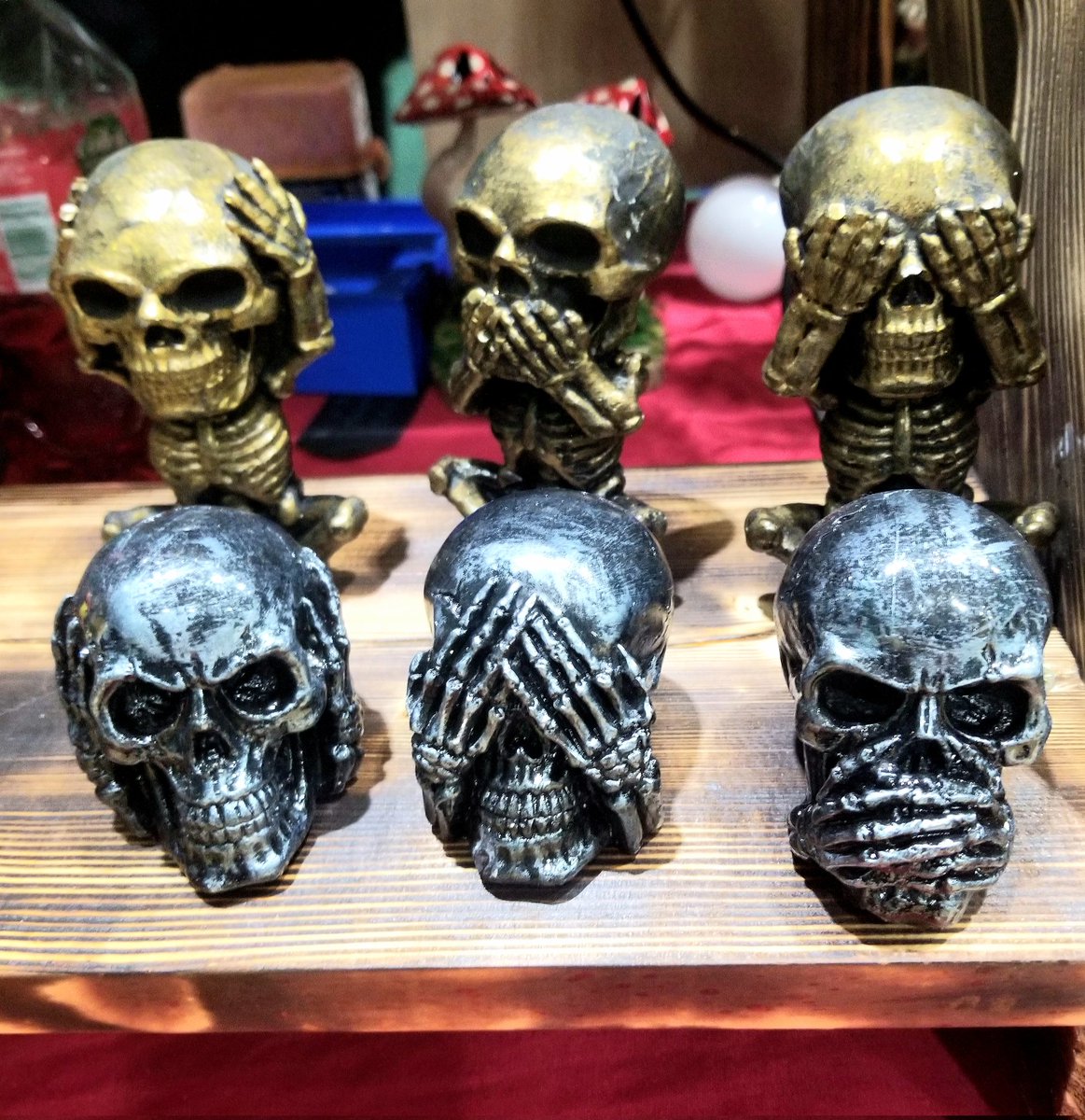 Gameguy69's tweet image. Hand-crafted artefacts at Horrorwood (Heywood Horror Con) last weekend, Pt.2. #Horrorwood #horror #skulls #skullart #makersmarket #alternativemarket