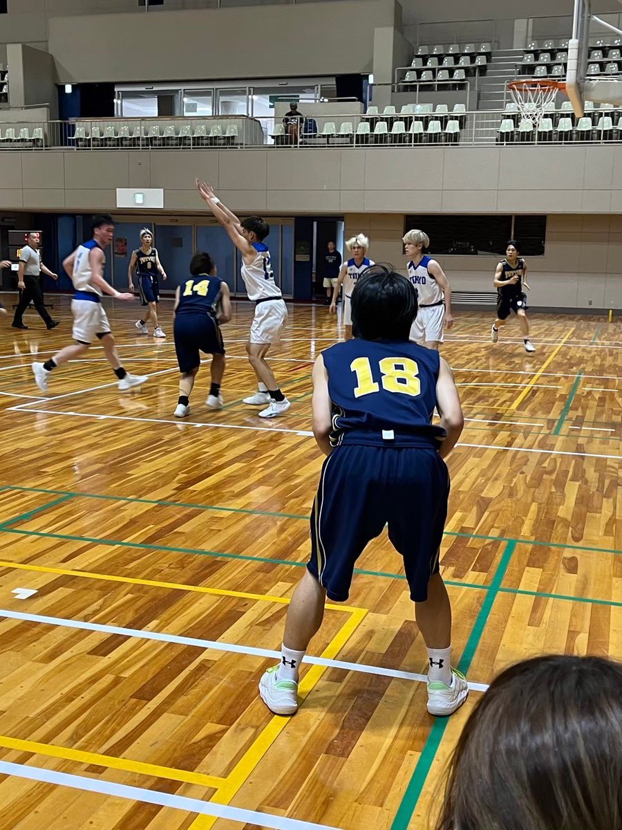 torimedbasket's tweet photo. 部員紹介⑬
新M5 マツダアズキ
背番号18
尼崎出身
無尽蔵のスタミナを持ちその体力とフットワークを活かしてボールマンにビタビタにつくディフェンスが強み。
名前からしても非常に可愛い存在であり、後輩からも弟にしたいとの呼び声が高い。成績も優秀で勉強のことは彼に聞くといい。 https://t.co/NHRb3E4kDT