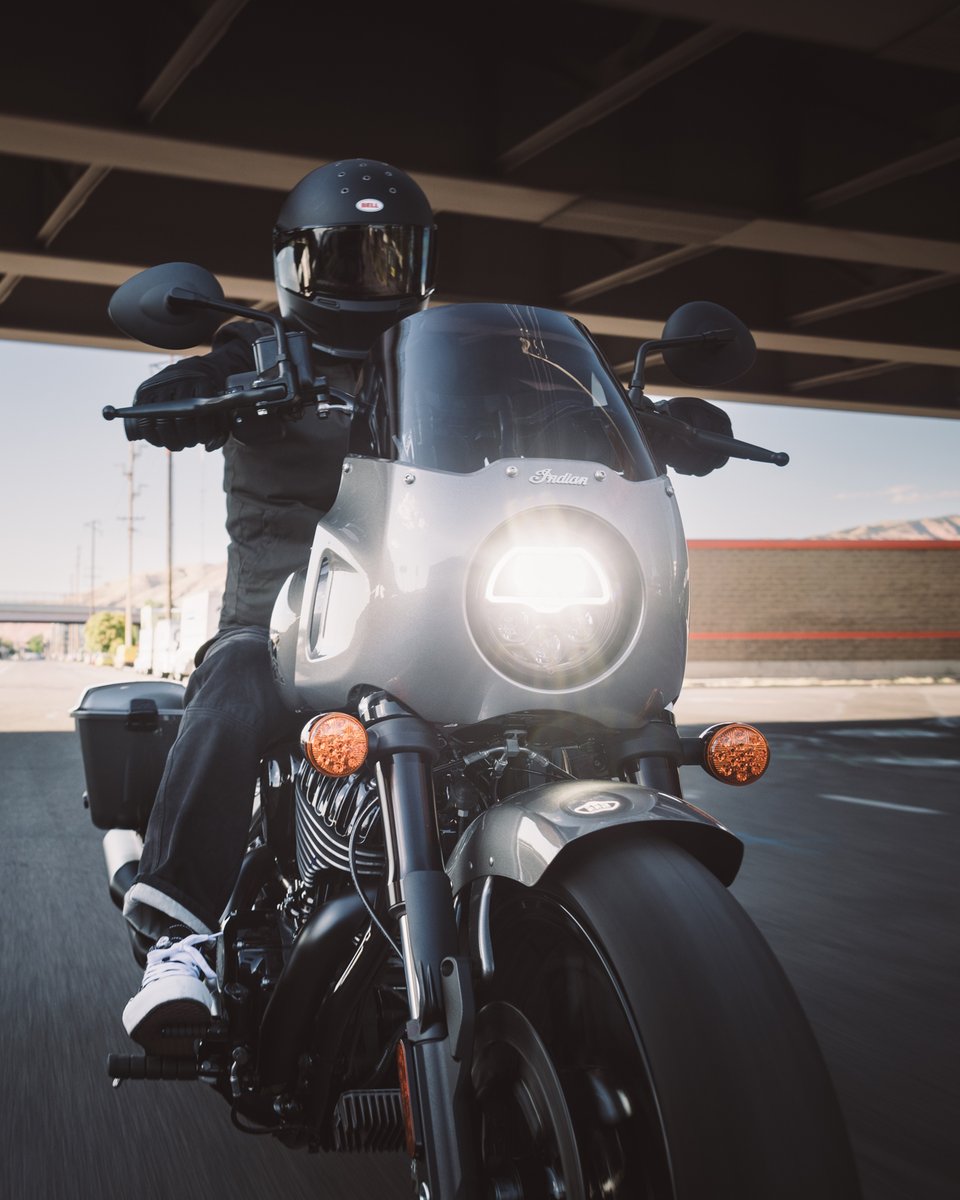 indianmotocycle's tweet photo. Stable and precise handling.

The Sport Chief RT features forward controls, adjustable 23-click piggyback shocks, and inverted KYB forks with @BremboBrakes to provide a direct feel at the lever and pedal with incredible stopping power, delivering curve-hugging handling and unyielding stability for you to carve every corner.
#indianmotorcycle