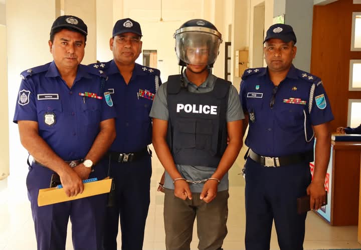 ১৫ ঘন্টায় কলেজ শিক্ষার্থীর রহস্যজনক হত্যা মামলার আসামী গ্রেফতার