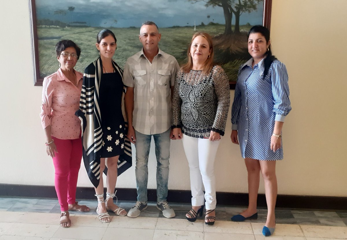 ♥️♥️ Equipo de trabajo del departamento  Ideológico del  Comité Provincial del #PCC Camagüey, en función del homenaje a nuestros compañeros que cumplen aniversario en éste día.  #PorCamagüeyTodo.