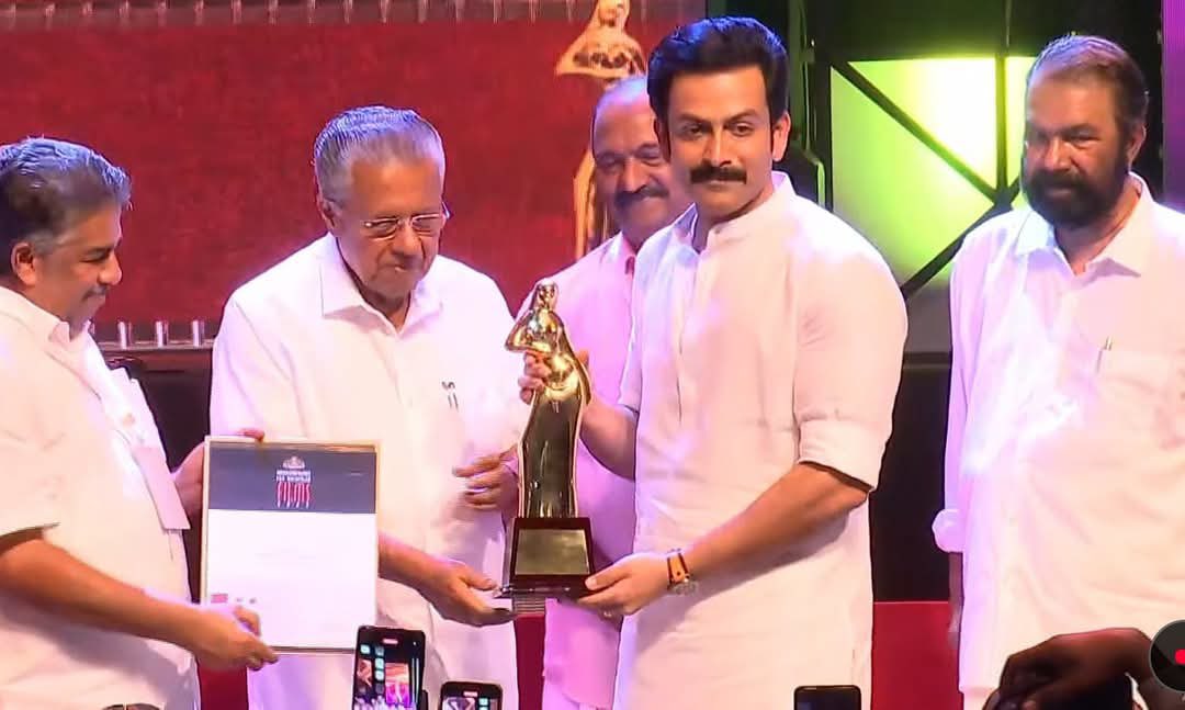 POFFACTIO ™ (@poffactio) on Twitter photo #PrithvirajSukumaran receives his third Kerala State Award for Best Actor for Aadujeevitham / The Goat Life from the Honorable Chief Minister Pinarayi Vijayan.
youtu.be/eCo_GetsPfI
<a href="/PrithviOfficial/">Prithviraj Sukumaran</a> <a href="/CMOKerala/">CMO Kerala</a> <a href="/pinarayivijayan/">Pinarayi Vijayan</a> #PrithvirajSukumaran receives his third Kerala State Award for Best Actor for Aadujeevitham / The Goat Life from the Honorable Chief Minister Pinarayi Vijayan.
youtu.be/eCo_GetsPfI
<a href="/PrithviOfficial/">Prithviraj Sukumaran</a> <a href="/CMOKerala/">CMO Kerala</a> <a href="/pinarayivijayan/">Pinarayi Vijayan</a>
