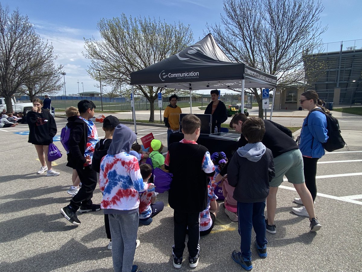 e-Communication tweet media