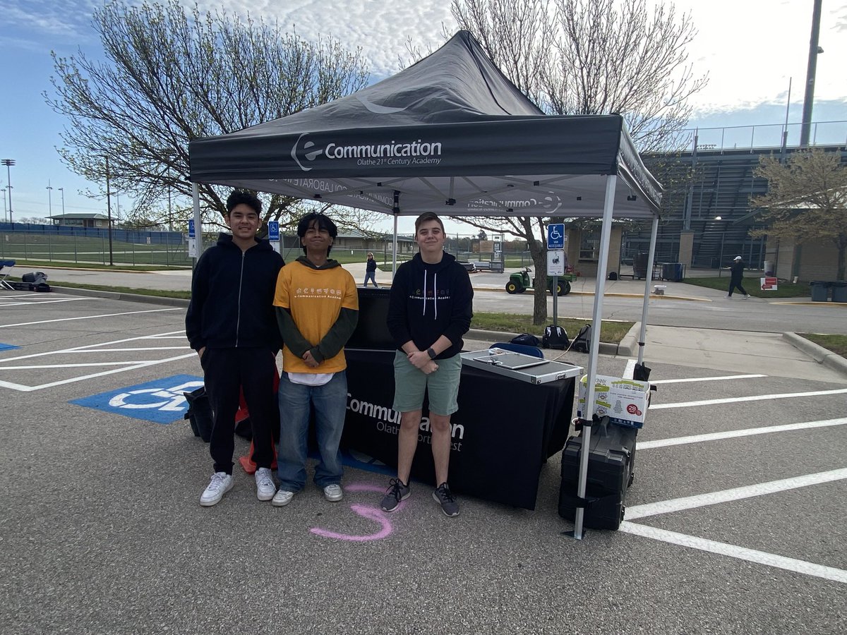 e-Communication tweet media