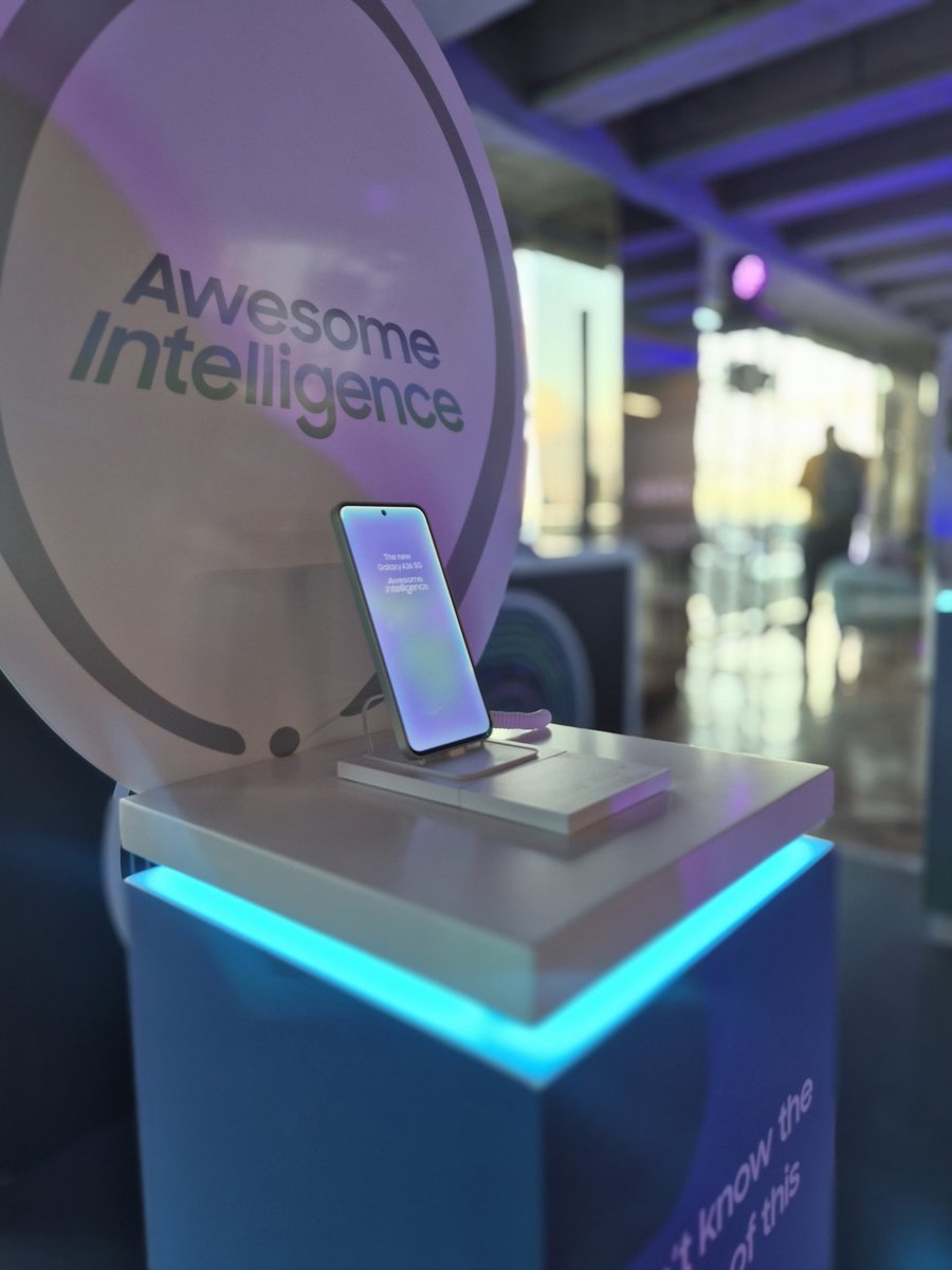 MuloiwaThendo's tweet photo. The energy here at the @SamsungMobileSA A series launch is amazing! 🔥 Really curious to see how #GalaxyAI is integrated into the new #GalaxyASeries lineup. Ready for the big reveal! Stay tuned for the inside scoop. #Samsung #GalaxyEvent #AD https://t.co/xGSG1kyFVt