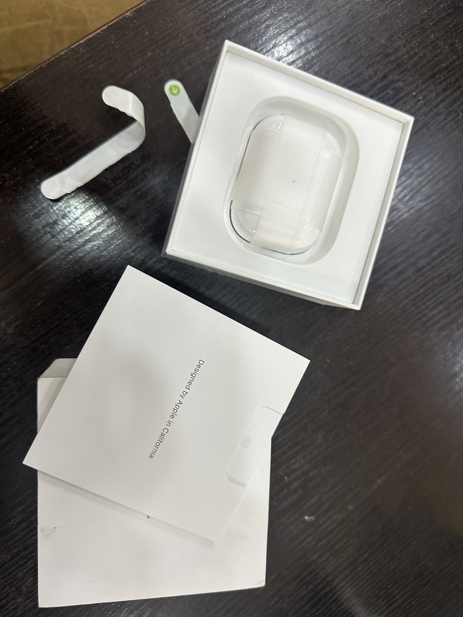 9jaSmartConDev's tweet photo. Grateful for these new AirPods and the web3 ride that got me here. Let’s build 🚀and grow together 🚀— IFB! https://t.co/MnwKqhHVYY