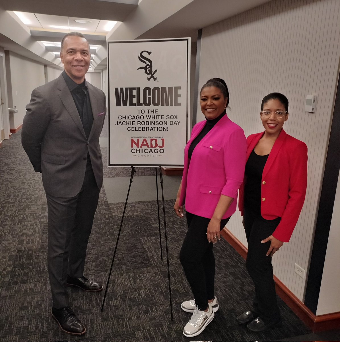 Sylvia Snowden (@trulysylvia) on Twitter photo Team WGN (meaning #WGNRadio and #WGNTV) was on-hand to help <a href="/NABJCC/">NABJ Chicago Chapter</a> train the next generation of journalists on Jackie Robinson Day!
Many thanks to the <a href="/whitesox/">Chicago White Sox</a> for having us!!! Team WGN (meaning #WGNRadio and #WGNTV) was on-hand to help <a href="/NABJCC/">NABJ Chicago Chapter</a> train the next generation of journalists on Jackie Robinson Day!
Many thanks to the <a href="/whitesox/">Chicago White Sox</a> for having us!!!