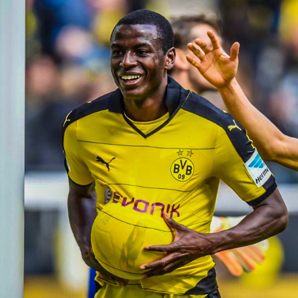 eurofootcom's tweet image. 🥹🇨🇴 Adrián Ramos was in the stands for Borussia Dortmund vs Barcelona! 💛🖤
The striker played for BVB from 2014-17 and scored 19 goals during that period.