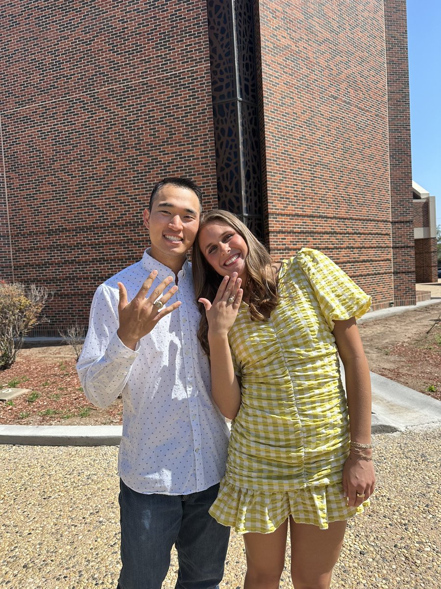 HSU_Golf's tweet photo. Congrats to our seniors for receiving their rings and to those who received awards from the Kelley College of Business!! We are so proud of them!! ๐๐ #ringbyspring #businessawards #proud #hsugolf #cowboygolf #cowgirlgolf https://t.co/n0wEGvedr6