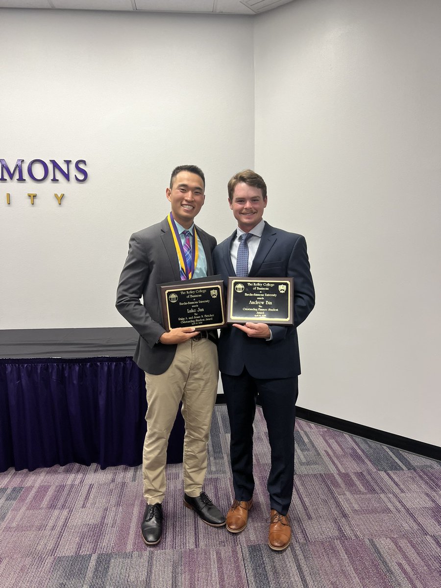 HSU_Golf's tweet photo. Congrats to our seniors for receiving their rings and to those who received awards from the Kelley College of Business!! We are so proud of them!! ๐๐ #ringbyspring #businessawards #proud #hsugolf #cowboygolf #cowgirlgolf https://t.co/n0wEGvedr6