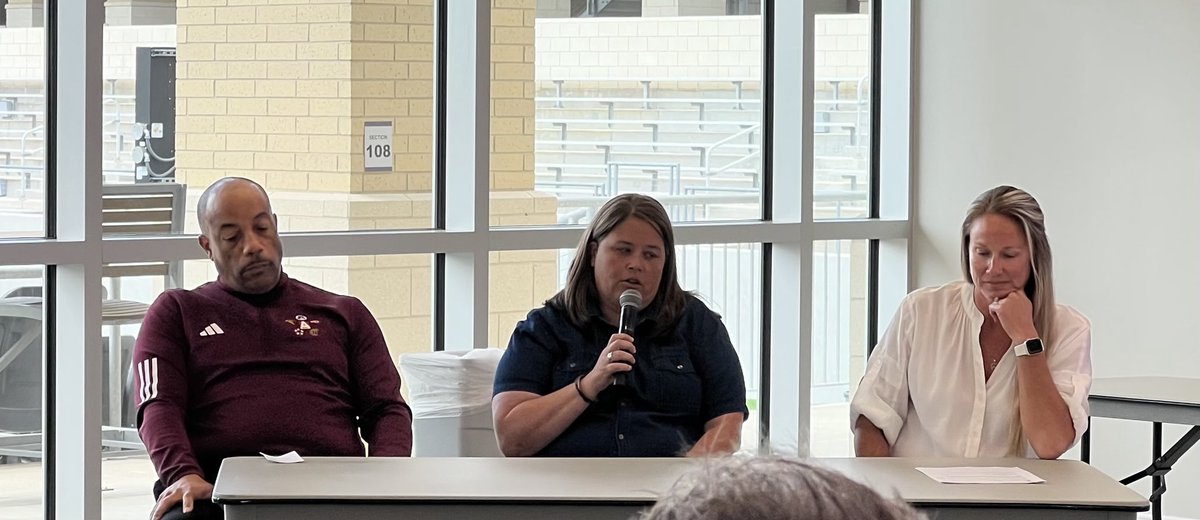 Our very own ⁦<a href="/DMize10/">DMize</a>⁩ speaking at our ⁦<a href="/OfficialTHSADA/">THSADA</a>⁩ Regional AD meeting today in ⁦<a href="/AldineISD/">Aldine ISD</a>⁩. Great job Deb!! ⁦<a href="/FortBendISD/">Fort Bend ISD</a>⁩