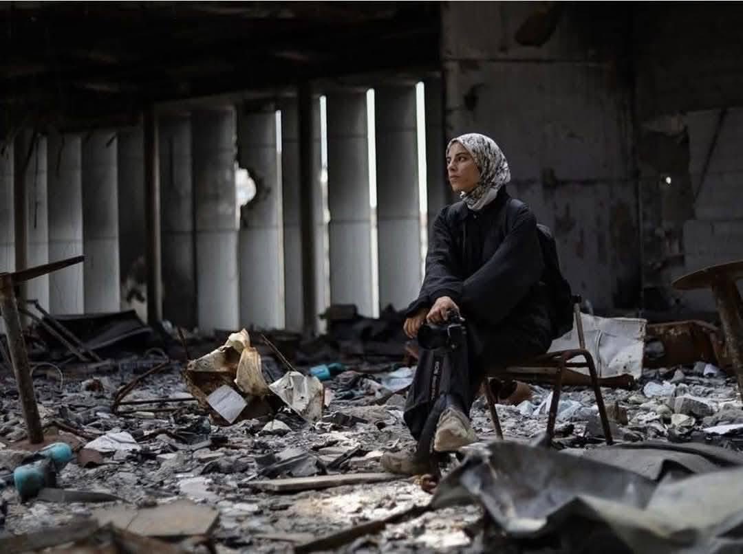 Testament de la  photographe Fatma Hassouna :
« Quant à la mort, qui est inévitable, si je meurs, je veux une mort retentissante. Je ne veux pas être une simple brève dans un flash info, ni un chiffre parmi d’autres. Je veux une mort dont le monde entier entendra parler, une