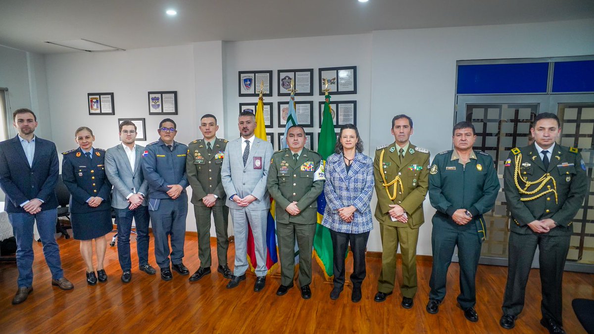 FNDCol's tweet photo. #AEstaHora Inicia el evento de lanzamiento de la operación simultánea #AMericaVI, liderada por la @AmeriPolOrg, por medio de la cual se busca combatir el contrabando de cigarrillos y licores en la región y desarticular estructuras de economía criminal. ¡Un paso clave en la lucha continental #TodosContraElContrabando!