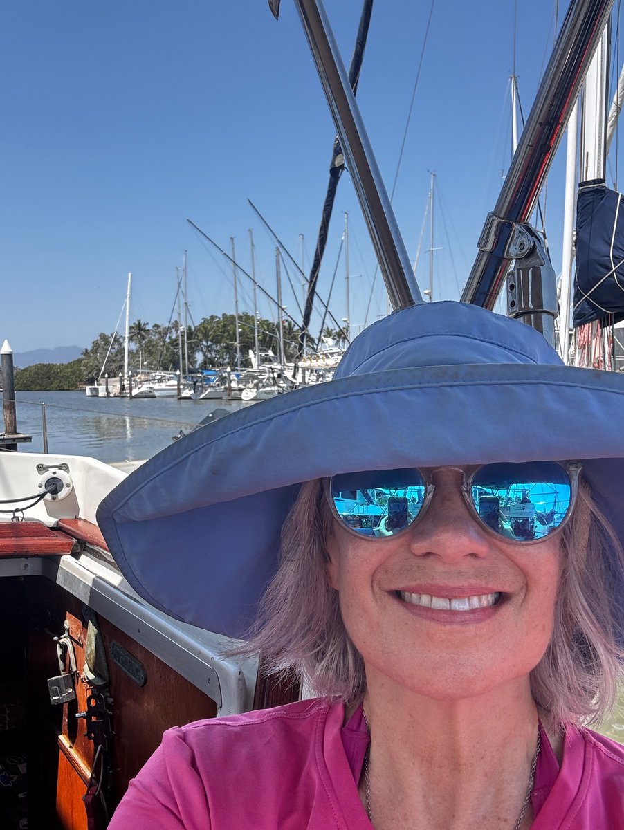 Nothing like being on the ocean: whales, dolphins and last weekend’s Rose Moon.
Wow.

#sailing #oceanlife #fullmoon