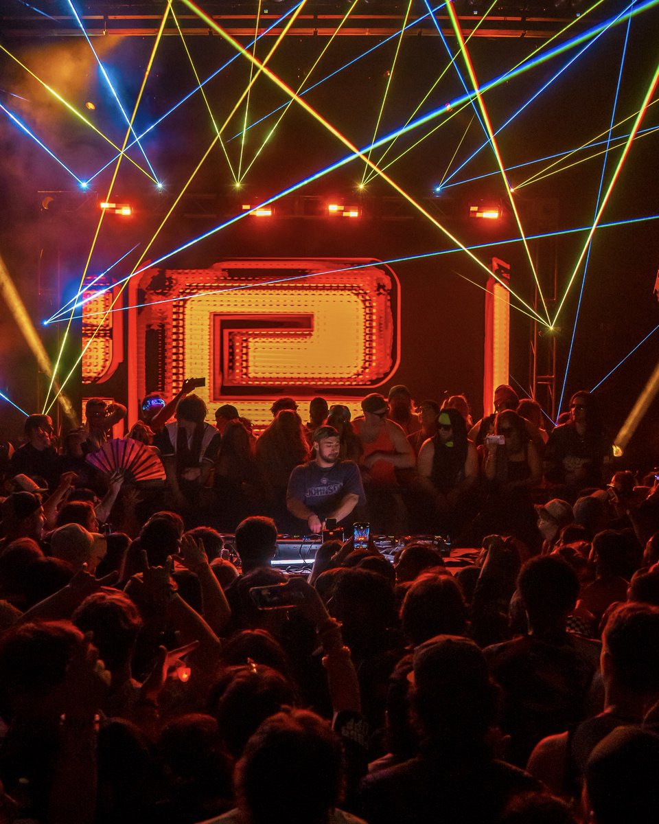 projectglowfest's tweet image. Before @crankdat returns to the #ProjectGLOW stage this Summer, he's stopping by @echostage for his 𝐆𝐄𝐓 𝐂𝐑𝐀𝐍𝐊𝐄𝐃 Tour on Friday, 4/25 with a 360° set. 😤🔥 Grab your tickets at tix.echostage.com/CRANKDC