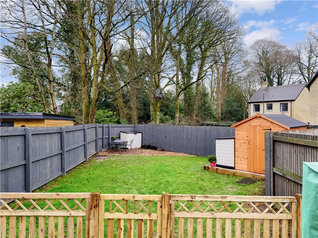 🏡 TWO BEDROOM, TWO BATHROOM SEMI-DETACHED
📍 Lund Avenue, Glusburn, BD20
A modern, superbly presented home in the quiet and popular area of Glusburn. Parking to the front and a good sized rear garden.
☎ 01756 701010
🔗 loom.ly/2JjS5Do

#2bedrooms #garden #northyorkshire