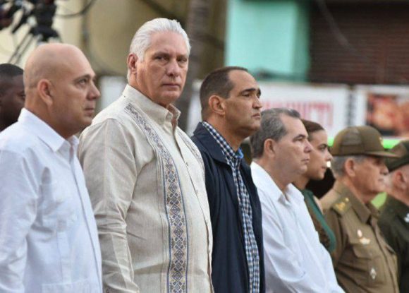 🇨🇺El pueblo habanero, en presencia de Miguel Díaz-Canel Bermúdez, Presidente de la República, al frente, recordó hoy el aniversario 63 de la proclamación del carácter socialista de la Revolución Cubana.

🔗acortar.link/24O4tH