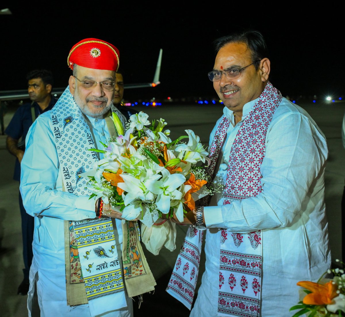 Bhajanlal Sharma (@bhajanlalbjp) on Twitter photo рд╡реАрд░ рдзрд░рд╛ рдЙрджрдпрдкреБрд░ рдЖрдЧрдорди рдкрд░ рдПрдпрд░рдкреЛрд░реНрдЯ рдкрд░ рднрд╛рд░рдд рдХреЗ рдпрд╢рд╕реНрд╡реА рдХреЗрдВрджреНрд░реАрдп рдЧреГрд╣ рдПрд╡рдВ рд╕рд╣рдХрд╛рд░рд┐рддрд╛ рдордВрддреНрд░реА рд╢реНрд░реА <a href="/AmitShah/">Amit Shah</a> рдЬреА рдХрд╛ рдкреБрд╖реНрдкрдЧреБрдЪреНрдЫ рднреЗрдВрдЯ рдХрд░ рд╕реНрдиреЗрд╣рдкреВрд░реНрдг рд╕реНрд╡рд╛рдЧрдд-рдЕрднрд┐рдирдВрджрди рдХрд┐рдпрд╛ред рд╡реАрд░ рдзрд░рд╛ рдЙрджрдпрдкреБрд░ рдЖрдЧрдорди рдкрд░ рдПрдпрд░рдкреЛрд░реНрдЯ рдкрд░ рднрд╛рд░рдд рдХреЗ рдпрд╢рд╕реНрд╡реА рдХреЗрдВрджреНрд░реАрдп рдЧреГрд╣ рдПрд╡рдВ рд╕рд╣рдХрд╛рд░рд┐рддрд╛ рдордВрддреНрд░реА рд╢реНрд░реА <a href="/AmitShah/">Amit Shah</a> рдЬреА рдХрд╛ рдкреБрд╖реНрдкрдЧреБрдЪреНрдЫ рднреЗрдВрдЯ рдХрд░ рд╕реНрдиреЗрд╣рдкреВрд░реНрдг рд╕реНрд╡рд╛рдЧрдд-рдЕрднрд┐рдирдВрджрди рдХрд┐рдпрд╛ред