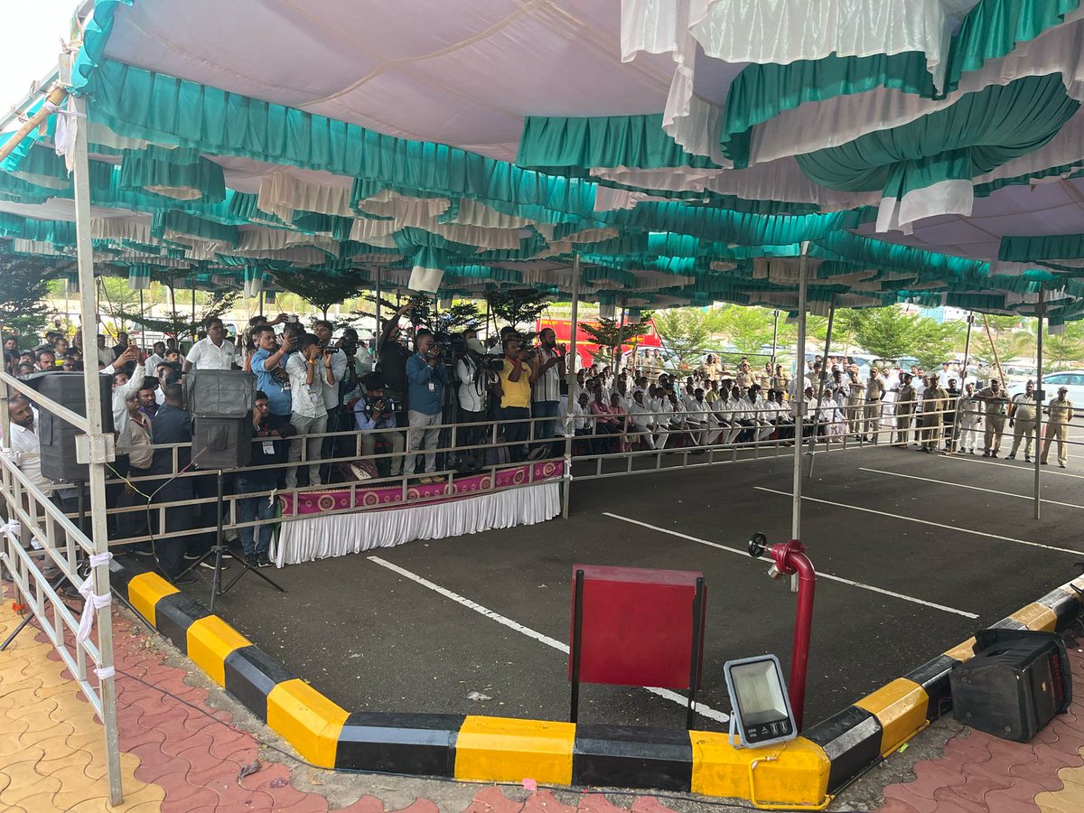 OfficialStarAir's tweet photo. We’re back! We are proud to resume operations to Bidar, in the presence of the Hon’ble Chief Minister of Karnataka, Shri Siddaramaiah. Here’s to new journeys and strong connections!

#Bidar #StarAir #FlyWithStarAir #FlyS5 #S5 #Karnataka #Embraer #EmbraerE145 #ConnectingRealIndia https://t.co/RPcZPifSHM