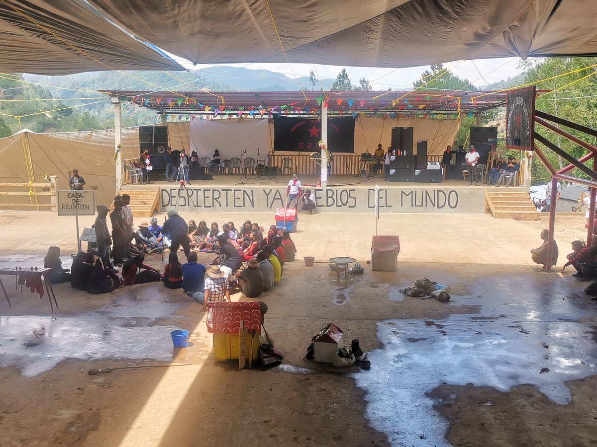 rua_mx's tweet photo. Despierten ya pueblos del mundo

#EZLN https://t.co/9yDelwYBqX