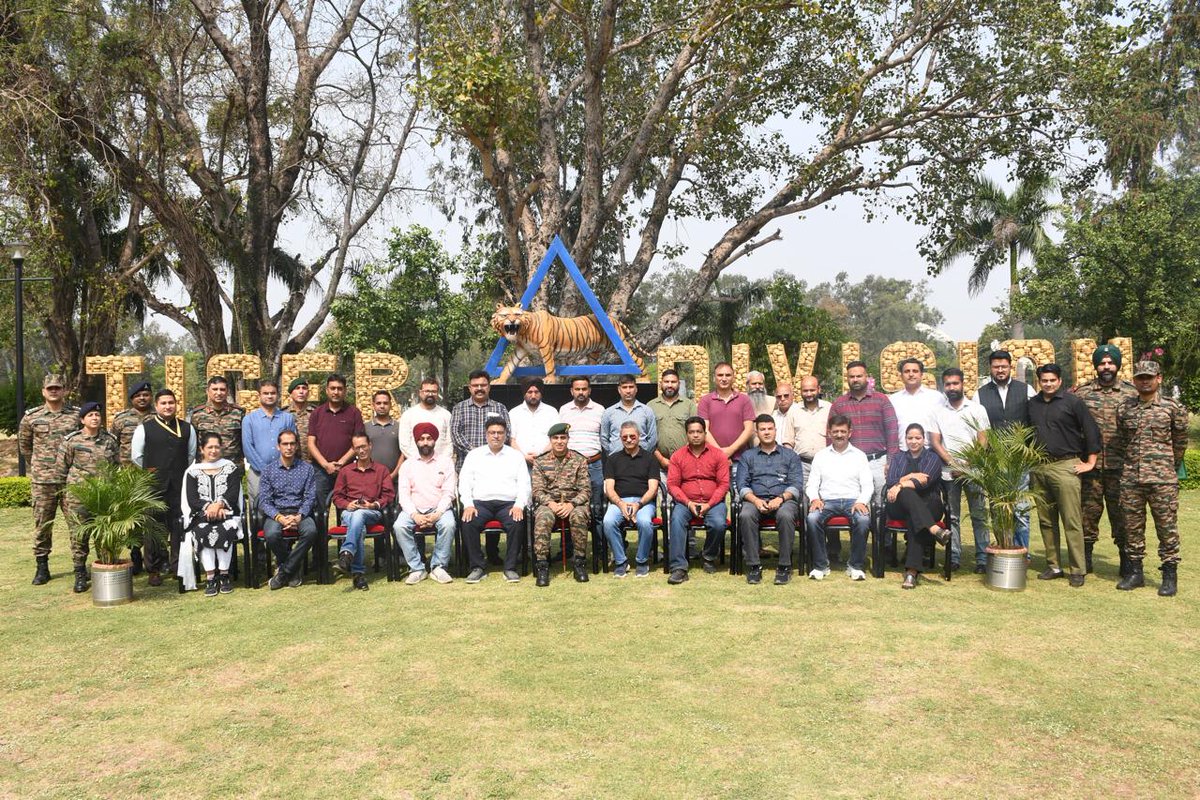 prodefencejammu's tweet photo. #IndianArmy #InServiceToTheNation

#TigerDivision conducted a familiarisation visit for media personnel from #Jammu, fostering #synergy &amp; reinforcing our shared commitment towards #Nationbuilding.

@SpokespersonMoD
 @adgpi
@OfficeOfLGJandK 
@CM_JnK 
@westerncomd_IA 
@diprjk 
@ANI https://t.co/chdzeL4163