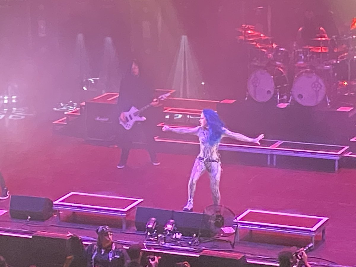 GeoffHiller's tweet photo. @archenemymetal Hell of a show last night! 🤘 https://t.co/9fJOpsBAet