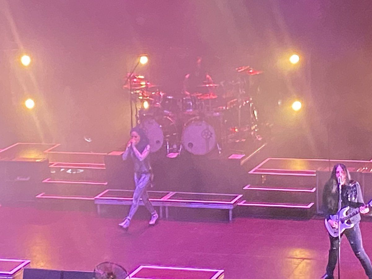 GeoffHiller's tweet photo. @archenemymetal Hell of a show last night! 🤘 https://t.co/9fJOpsBAet
