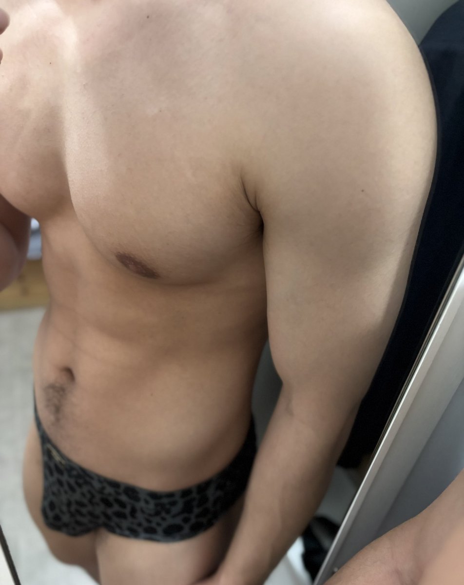 Ivory238258's tweet photo. 筋肉質な男性 https://t.co/0yJFjZc0GQ