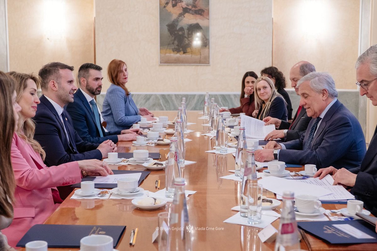U Rimu smo sa potpredsjednikom Vlade Italije Antoniom Tajanijem razradili ideju biznis foruma Crne Gore i Italije koji ćemo organizovati već početkom ljeta, gdje će se okupiti kompanije iz Italije zainteresovane za ulaganja u našu zemlju! 🇲🇪🇮🇹❤️