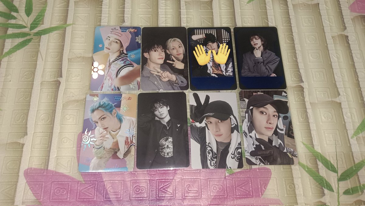 Kzhaii_'s tweet photo. WTS stray kids ina

180.000 take all (exc admin) 
dom bandung
good condi

dapet semua kecuali bangchan yang di stikerin ya https://t.co/TbD1KtZHDs