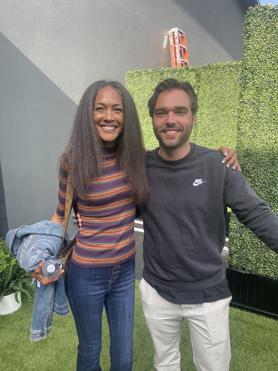 DecemberAndi's tweet photo. Meeting one of my besties who traveled half way around the world for #RenderCon was amazing! @STNLY_3D art was featured on display! #RenderFam 🥳 https://t.co/WB6jgCy9eR
