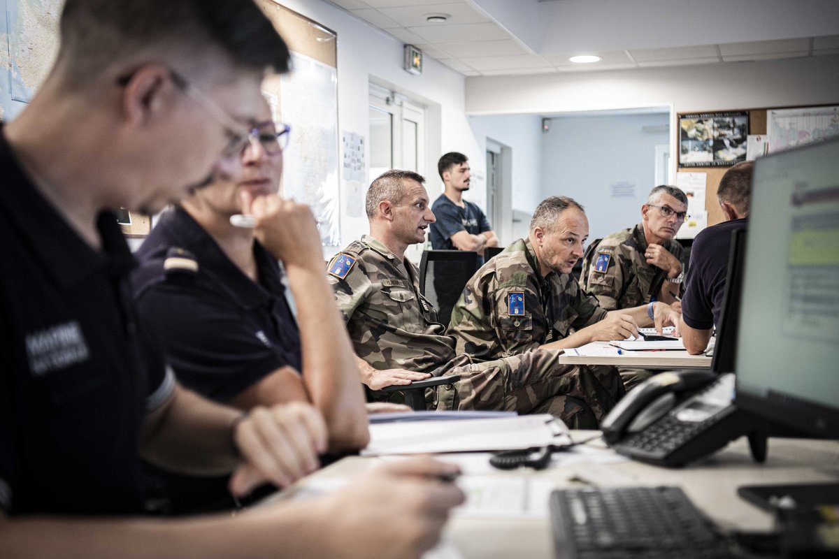FAA_Officiel's tweet photo. Du 08/04 au 10/04, l’état-major des #FAA a mené l’exercice #DIODON qui vise à renforcer la préparation des FAA en vue de la saison cyclonique 💪. Il s’appuie sur un scénario fictif durant lequel un ouragan de catégorie 2 🌪️frapperait les #Antilles et notamment la #Martinique. https://t.co/vardGWMx24