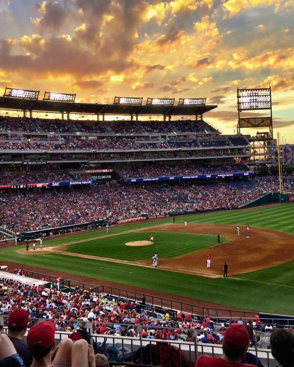TailGateAtHome's tweet photo. The Ultimate MLB Watch Party Spread!

🍗 Wings
🌭 Hot dogs
🍕 Pizza
🧀 Nachos
🥨 Soft pretzels
🍺 Cold drinks

What’s a must-have at your watch party? Drop it below! 👇

#Baseball #GameDay #TailgateAtHome #TailgateIdeas https://t.co/ZUEZNb7y8Y