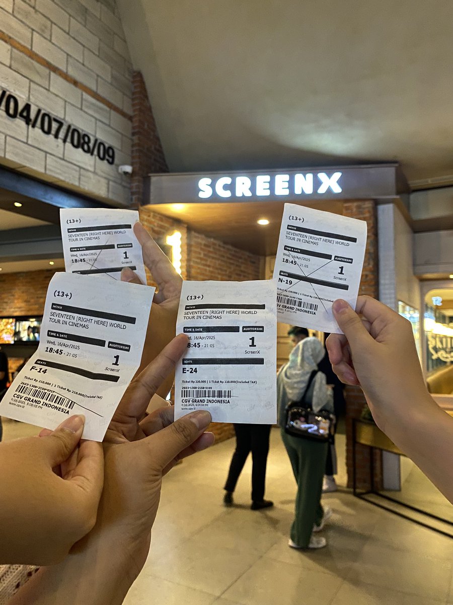 kimin9yuu__'s tweet photo. Caratdeulll buat kalian yg mau nonton besok, jangan lupa buat redeem postcard di booth ticket barengan sama tempat popcorn ya! tanya nya gini "kak, aku mau redeem postcard sama STICKER NYA dong" soalnya tdi banyak yg nanya dan banyak yg ga dapet sticker nya juga https://t.co/nklDe7iXES