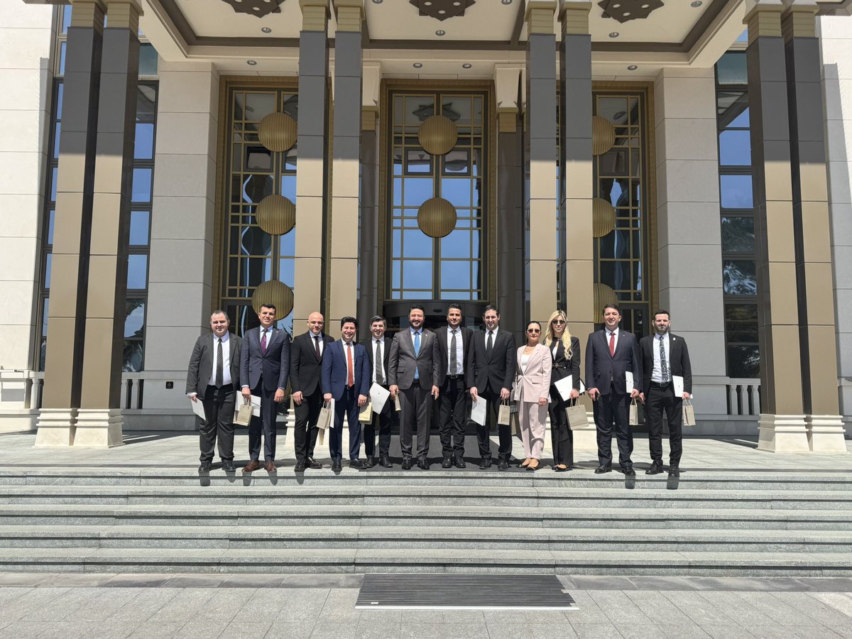 Merdiven Üstü ⏳♟️

Bugün merdivenin üst basamaklarında önemli görüşmeler yaptık.
Bazı etiketler zamanla kendiliğinden düşüyor.”

📍Cumhurbaşkanlığı Külliyesi

<a href="/TFD1969/">T F D</a>