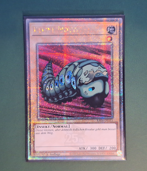 rapitor_flo's tweet photo. @ruxin34 pulled the petit moth (or Kleine Motte in german) QCR out of my second stampede display as the final qcr today lol greetings from Europe \o/ https://t.co/72JY2Y8fmn
