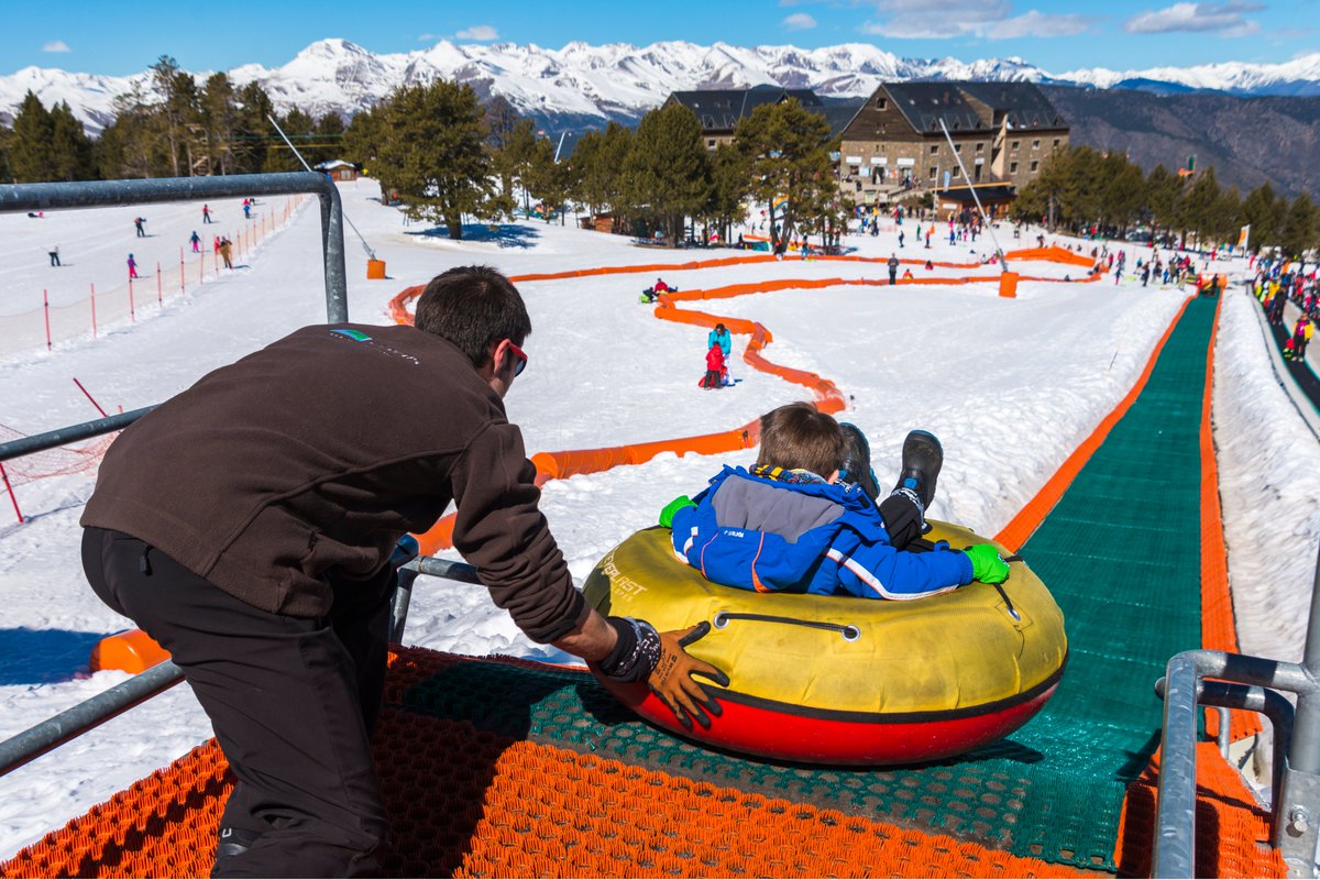 El nostre Parc Lúdic és la millor opció per venir amb família! 👩‍👩‍👧‍👦🩵

+info
portaine.cat/hivern/activit…
