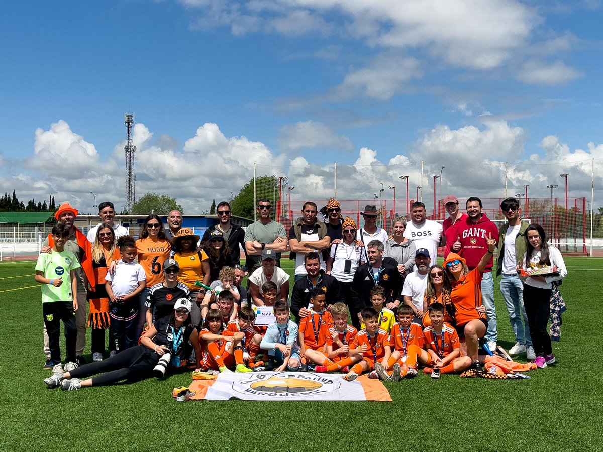 CD Parquesol (@cdparquesol) on Twitter photo 🥉 Meritorio tercer puesto del 𝑩𝑬𝑵𝑱𝑨𝑴𝑰́𝑵 𝑨 en la <a href="/ganafotecup/">ganafotecup</a>
🙌 Los de 𝗝𝗢𝗥𝗚𝗘 𝗚𝗔𝗥𝗖𝗜́𝗔 solo perdieron un partido en todo el torneo
👏 Eliminaron (2-6) al <a href="/FCPorto/">FC Porto</a>, al <a href="/CanteraNazari/">Granada CF Cantera</a> (0-2) y solo fue el <a href="/SportingCP/">Sporting CP 🏆🏆</a> el que pudo con ellos
🧡 𝙀𝙉𝙊𝙍𝙈𝙀𝙎 🥉 Meritorio tercer puesto del 𝑩𝑬𝑵𝑱𝑨𝑴𝑰́𝑵 𝑨 en la <a href="/ganafotecup/">ganafotecup</a>
🙌 Los de 𝗝𝗢𝗥𝗚𝗘 𝗚𝗔𝗥𝗖𝗜́𝗔 solo perdieron un partido en todo el torneo
👏 Eliminaron (2-6) al <a href="/FCPorto/">FC Porto</a>, al <a href="/CanteraNazari/">Granada CF Cantera</a> (0-2) y solo fue el <a href="/SportingCP/">Sporting CP 🏆🏆</a> el que pudo con ellos
🧡 𝙀𝙉𝙊𝙍𝙈𝙀𝙎