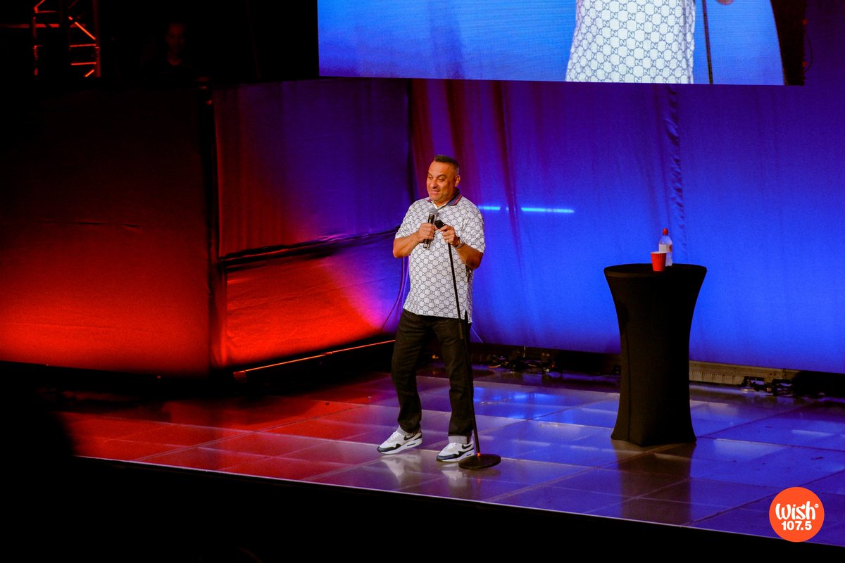 wish1075's tweet image. Comedian Russell Peters brought waves of laughter as he threw his witty lines at his show at the Samsung Hall last night!

Produced by @WilbrosLive, this event is part of his "RELAX* World Tour 2025... *𝘐𝘵'𝘴 𝘕𝘰𝘵 𝘛𝘩𝘢𝘵 𝘚𝘦𝘳𝘪𝘰𝘶𝘴!".

#RussellPeters
#RelaxWorldTour