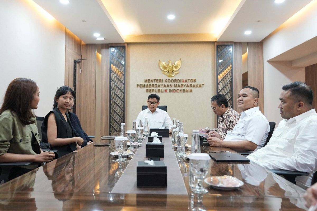 cakimiNOW's tweet photo. Pemberdayaan harus dilakukan secara holistik.

Senang sekali bisa bertemu teman-teman @_MenjadiManusia yang konsisten selama lebih dari 7 tahun terus merawat dan mengingatkan tentang pentingnya kesehatan mental. 

Karena tanpa jiwa yang sehat, sulit untuk manusia produktif secara maksimal.