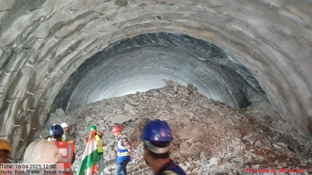 𝐇𝐈𝐒𝐓𝐎𝐑𝐈𝐂 𝐁𝐑𝐄𝐀𝐊𝐓𝐇𝐑𝐎𝐔𝐆𝐇!

Today marks a historic milestone with the successful breakthrough of Uttarakhand’s 4.531 km Silkyara Tunnel—an engineering marvel under the #ChardhamMahamarg project.

This transformative tunnel will: – Save 1 hour of travel time –