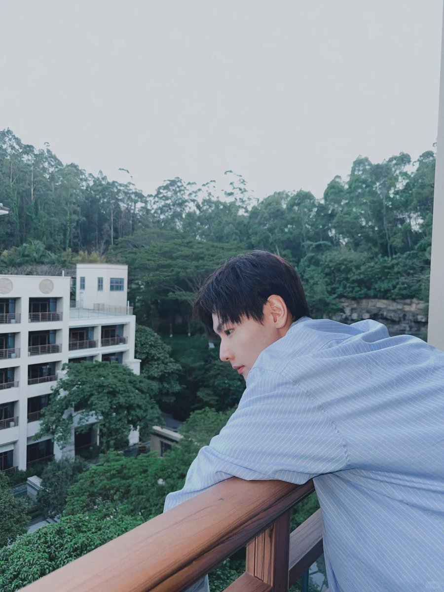 ZhouLeoTH's tweet photo. 周昊杉 updated Rednote:

ภาพภ่ายใน Friend's moments
#ootd

#周昊杉
#lotsofleo
#ZhouLeo
#Zhouhaoshan
#โจวลีโอ
#โจวฮ่าวซาน https://t.co/fJ6491Fibl